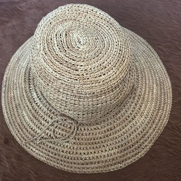 Helen Kaminski
Tahani Crocheted Raffia Sun Hat in Nougat size M main image 4